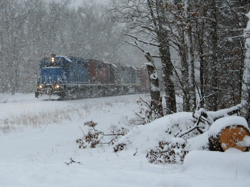 IMAGE: http://i139.photobucket.com/albums/q287/BB_Michigan/Trains/IMG_2295.jpg